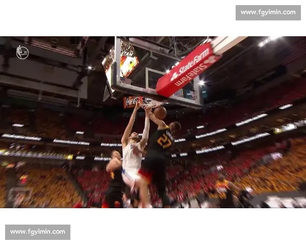 力劈华山！史密斯隔人补扣领衔总决赛十佳球